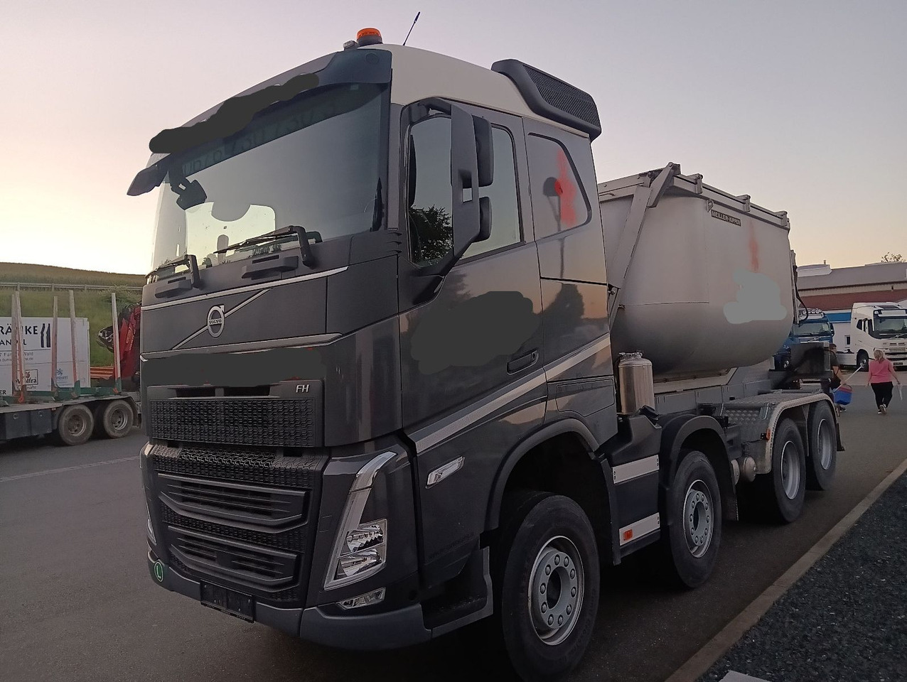 Volvo FH500 8x4R RETARDER LIFT MEILLER-Asphalt FunkAHK - شاحنة قلاب: صورة 1 Volvo FH500 8x4R RETARDER LIFT MEILLER-Asphalt FunkAHK - شاحنة قلاب: صورة 1