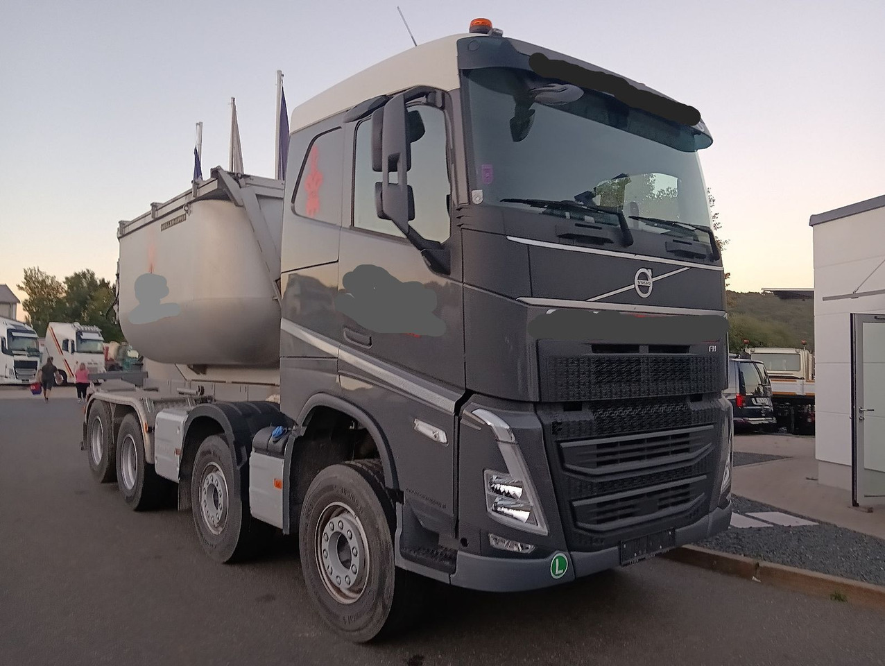 Volvo FH500 8x4R RETARDER LIFT MEILLER-Asphalt FunkAHK - شاحنة قلاب: صورة 2 Volvo FH500 8x4R RETARDER LIFT MEILLER-Asphalt FunkAHK - شاحنة قلاب: صورة 2