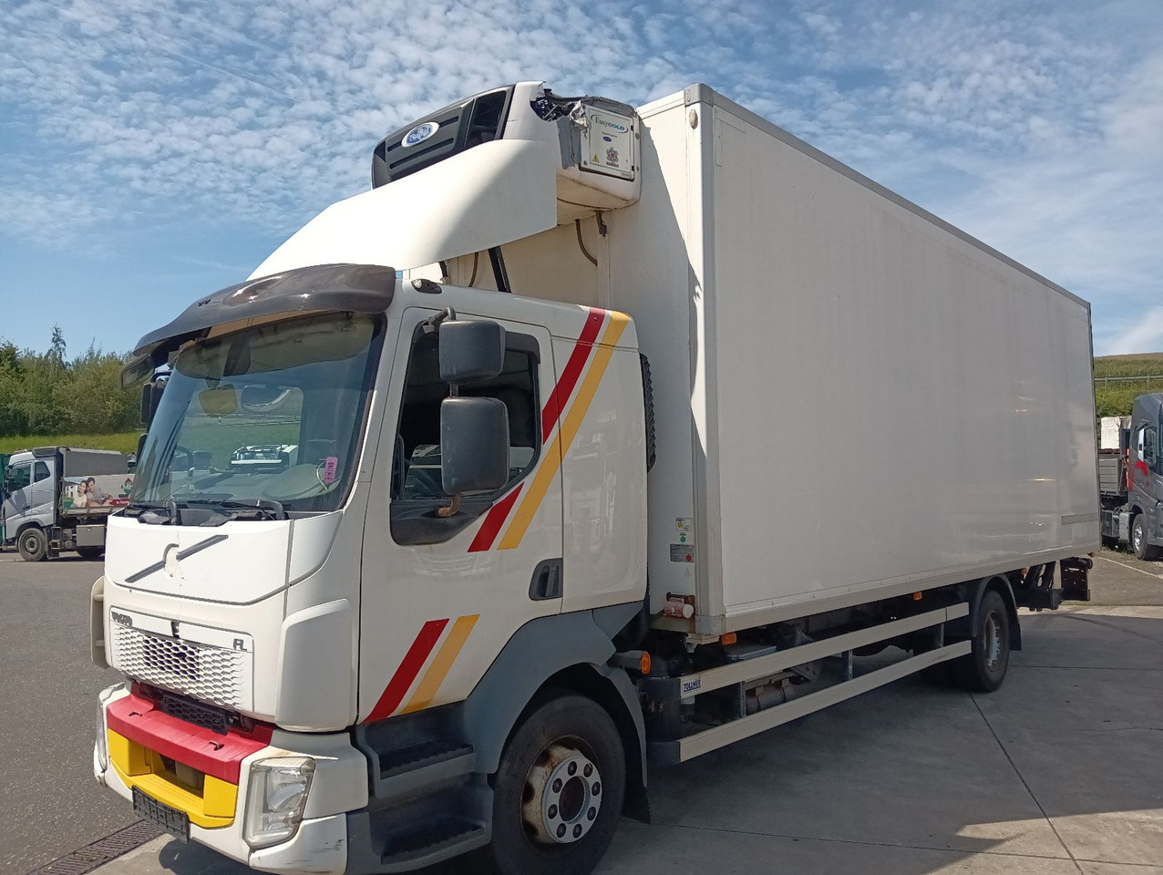 Volvo FL250 4x2R 14t CarrierSupra550 7,3m LBW1.5tKlima - شاحنة الفريزر: صورة 1 Volvo FL250 4x2R 14t CarrierSupra550 7,3m LBW1.5tKlima - شاحنة الفريزر: صورة 1
