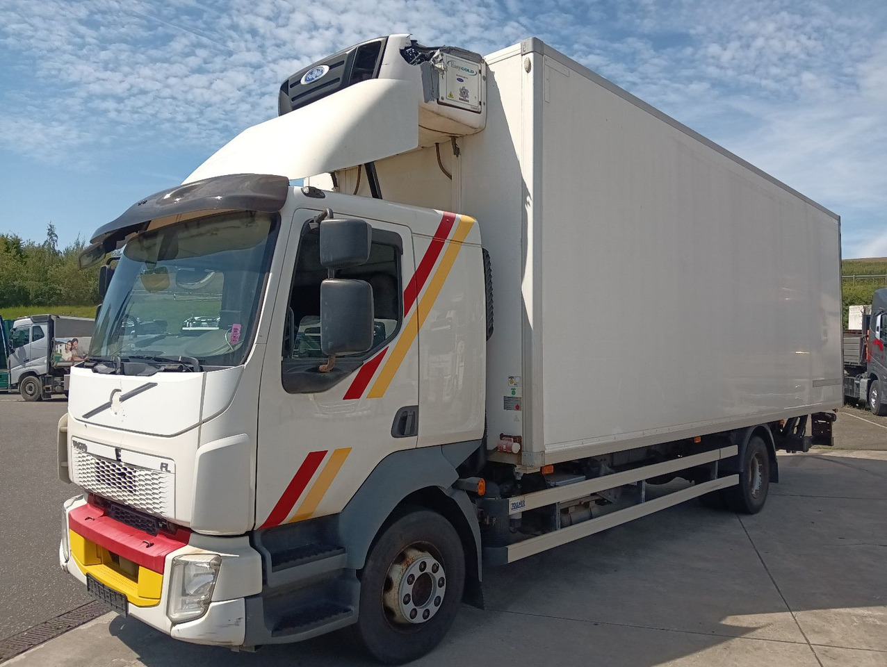 Volvo FL250 4x2R 14t CarrierSupra550 7,3m LBW1.5tKlima - شاحنة الفريزر: صورة 2 Volvo FL250 4x2R 14t CarrierSupra550 7,3m LBW1.5tKlima - شاحنة الفريزر: صورة 2