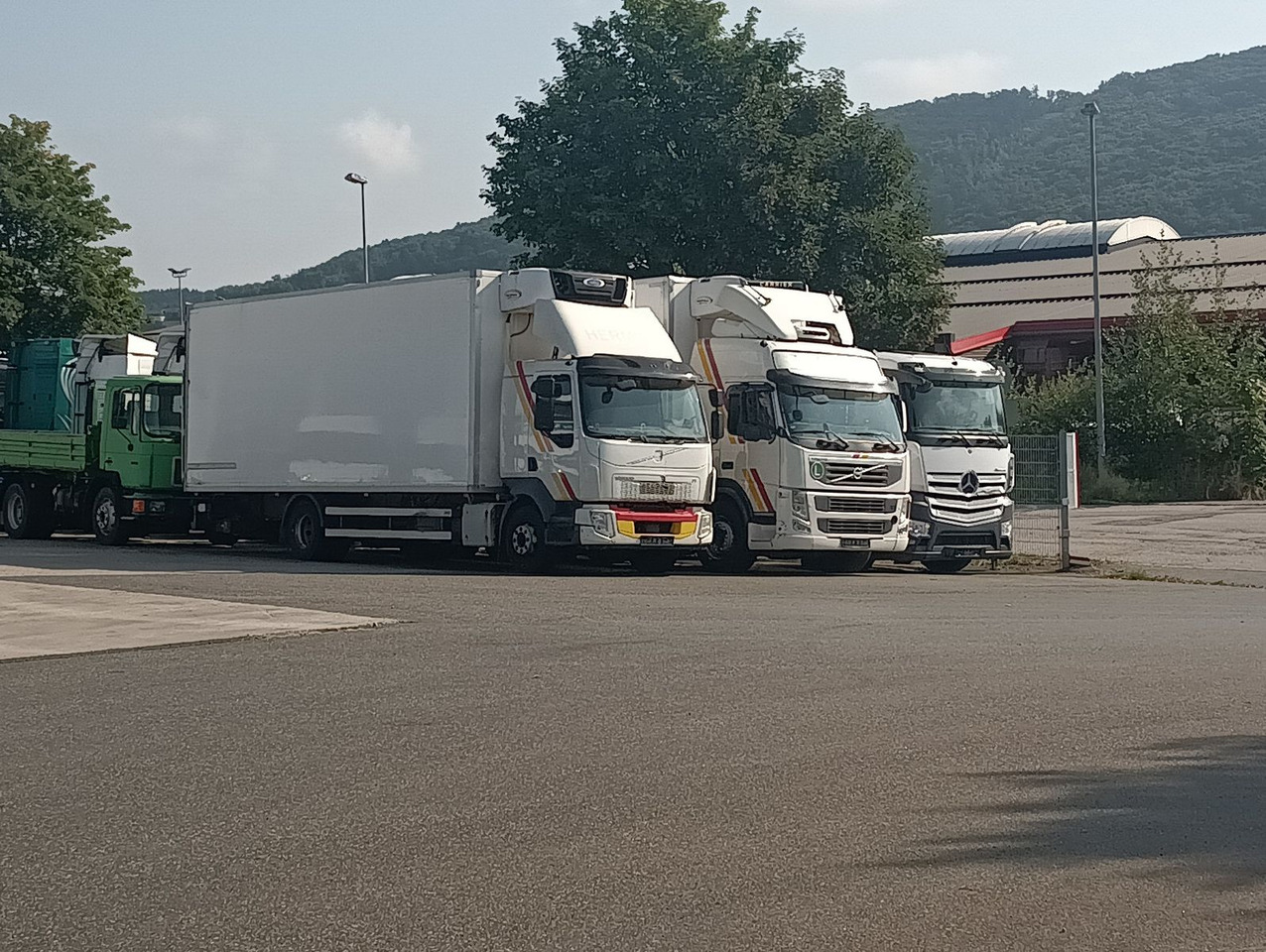 Volvo FM13-460 EEV 6x2R CarrierSupra550 7,3m LBW1.5t - شاحنة الفريزر: صورة 4 Volvo FM13-460 EEV 6x2R CarrierSupra550 7,3m LBW1.5t - شاحنة الفريزر: صورة 4