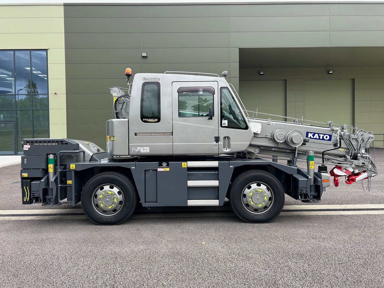 KATO 13 Ton City Crane - Excellent Condition - موبايل كرين: صورة 3 KATO 13 Ton City Crane - Excellent Condition - موبايل كرين: صورة 3