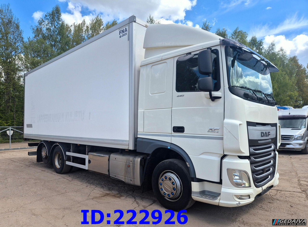 DAF XF 106 440 FAR 6x2 Euro6 - شاحنة صندوق متساوي: صورة 1 DAF XF 106 440 FAR 6x2 Euro6 - شاحنة صندوق متساوي: صورة 1