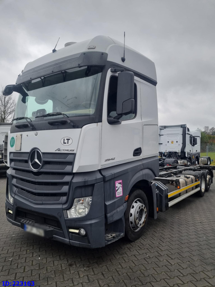 MERCEDES-BENZ Actros 2542 BDF 6x2 Euro6 - شاحنة هيكل كابينة: صورة 2 MERCEDES-BENZ Actros 2542 BDF 6x2 Euro6 - شاحنة هيكل كابينة: صورة 2