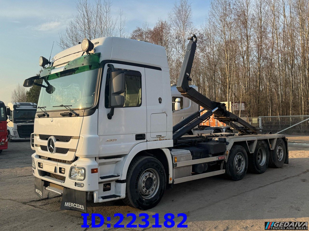 MERCEDES-BENZ Actros 2551 8x2 V8 Retarder - شاحنة ذات خطاف: صورة 1 MERCEDES-BENZ Actros 2551 8x2 V8 Retarder - شاحنة ذات خطاف: صورة 1