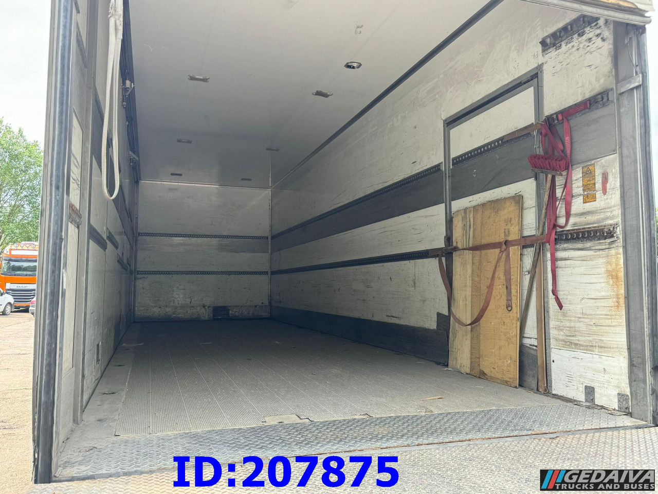 MERCEDES-BENZ Axor 1829 - Euro5 - Manual - شاحنة صندوق متساوي: صورة 5 MERCEDES-BENZ Axor 1829 - Euro5 - Manual - شاحنة صندوق متساوي: صورة 5