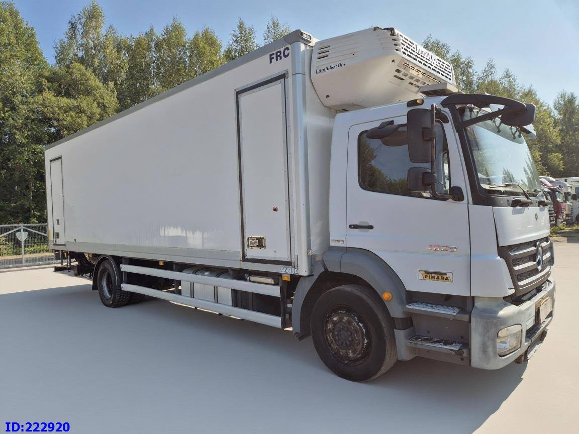 MERCEDES-BENZ Axor 1829 Manual + Tail lift - شاحنة الفريزر: صورة 4 MERCEDES-BENZ Axor 1829 Manual + Tail lift - شاحنة الفريزر: صورة 4