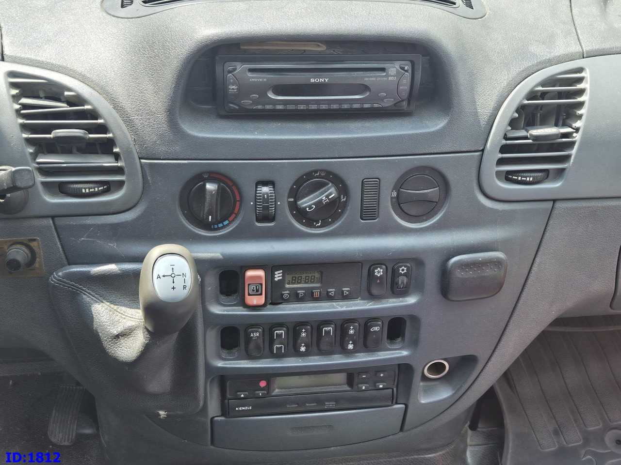 حافلة صغيرة, ميكروباص MERCEDES-BENZ Sprinter 413 - 17 Place: صورة 12 حافلة صغيرة, ميكروباص MERCEDES-BENZ Sprinter 413 - 17 Place: صورة 12