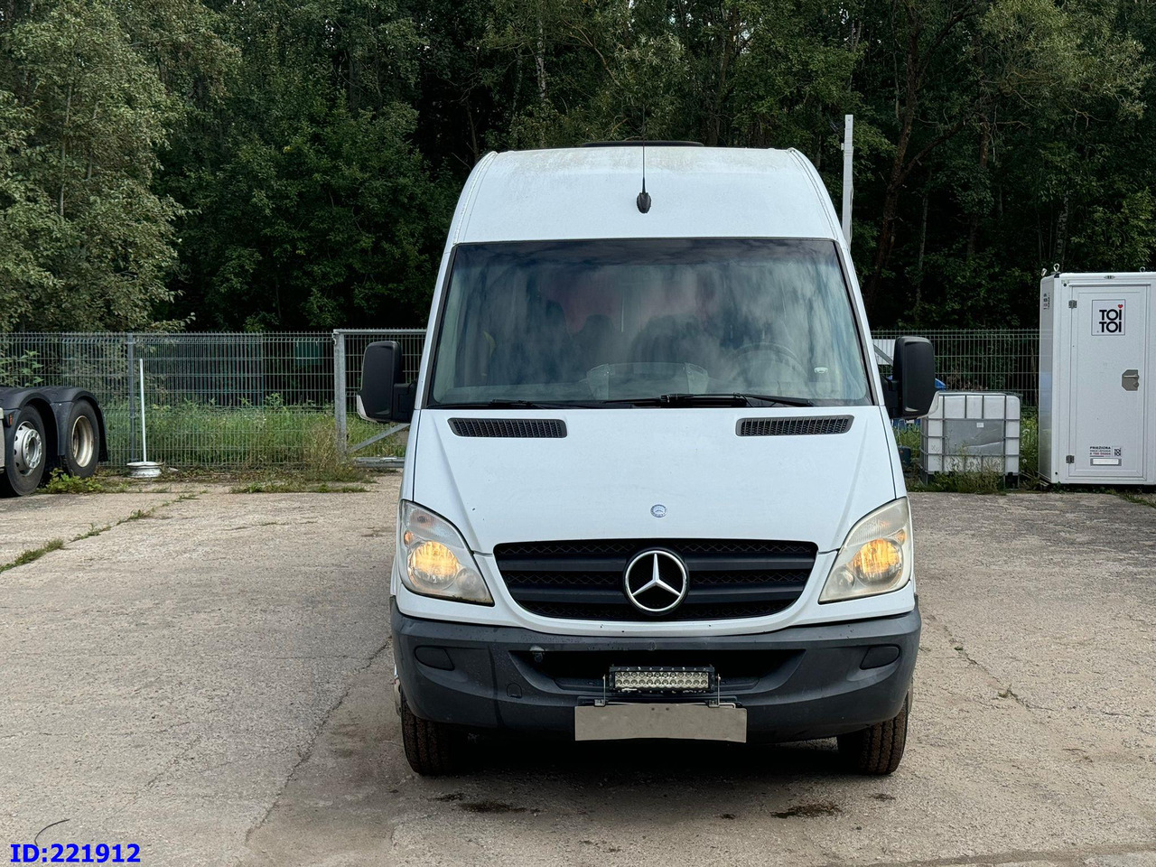 MERCEDES-BENZ Sprinter 518 VIP 17-Place - مركبة كوتش: صورة 2 MERCEDES-BENZ Sprinter 518 VIP 17-Place - مركبة كوتش: صورة 2
