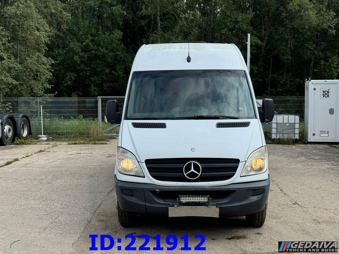 MERCEDES-BENZ Sprinter 518 VIP 17-Place - مركبة كوتش: صورة 2 MERCEDES-BENZ Sprinter 518 VIP 17-Place - مركبة كوتش: صورة 2