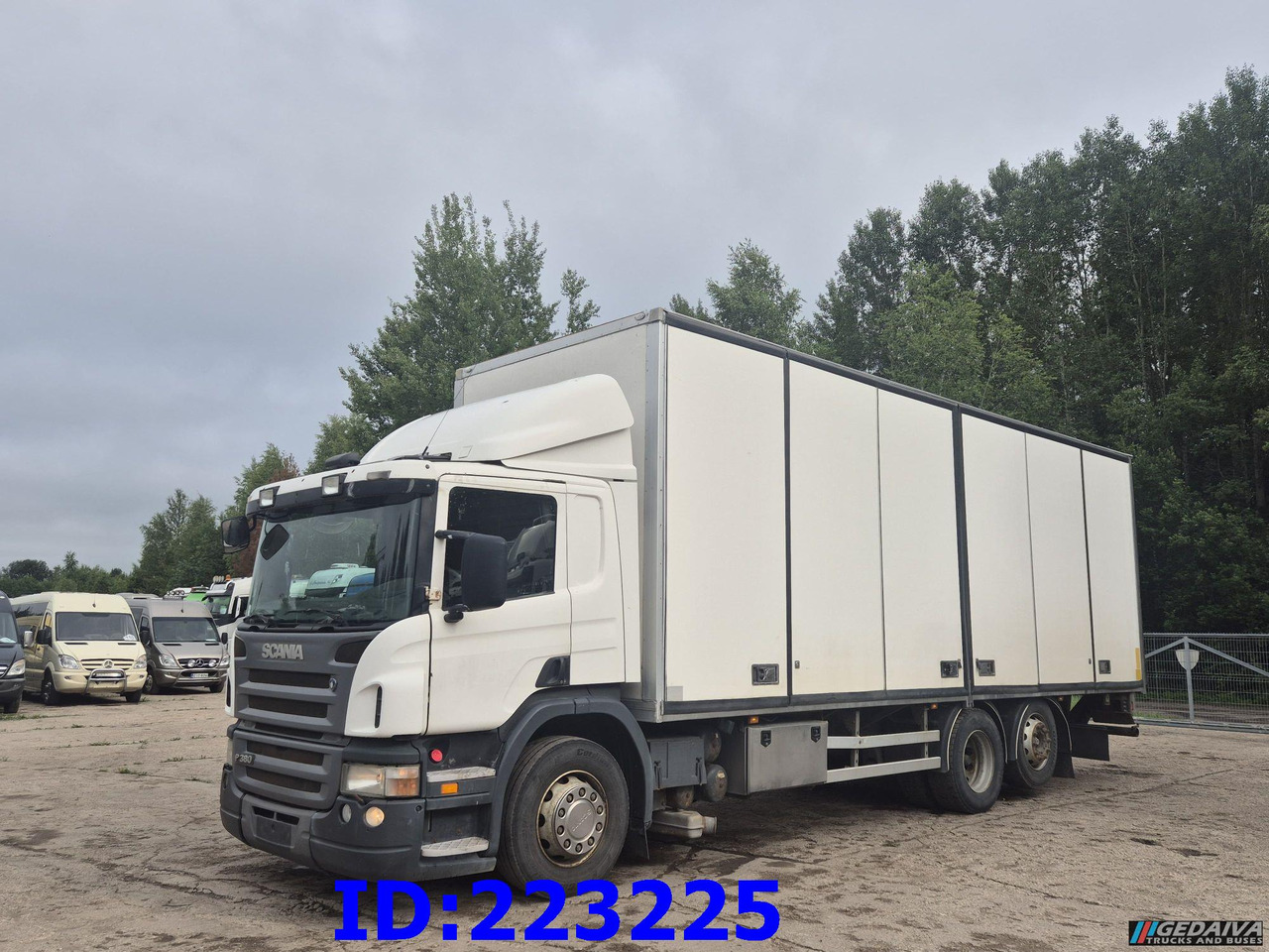 SCANIA P380 6x2 Open side box - شاحنة مقفلة: صورة 1 SCANIA P380 6x2 Open side box - شاحنة مقفلة: صورة 1
