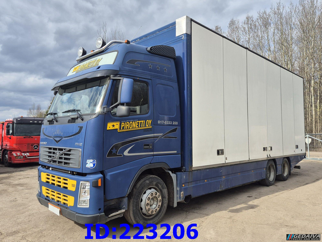 VOLVO FH12 420HP 6x2 - شاحنة صندوق متساوي: صورة 1 VOLVO FH12 420HP 6x2 - شاحنة صندوق متساوي: صورة 1