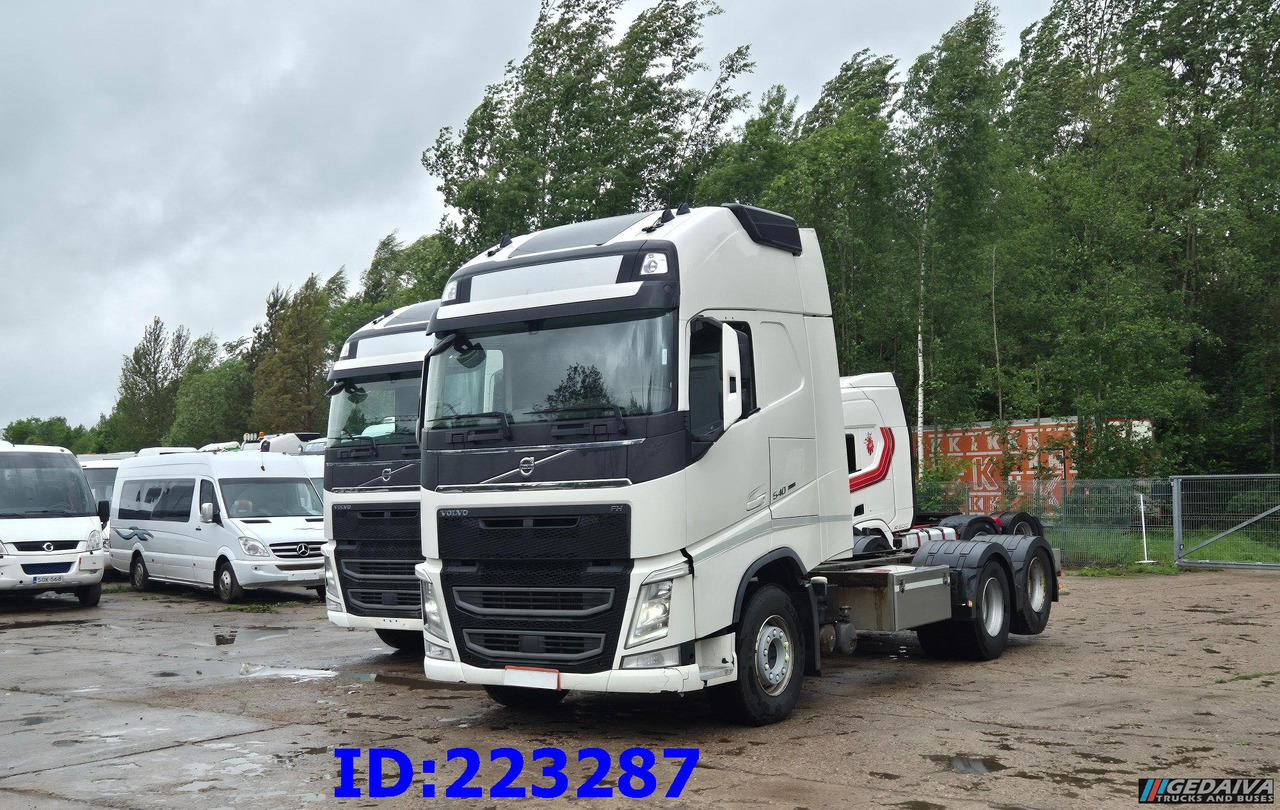 VOLVO FH13 540HP - 10 tyre (2pcs. available) - شاحنة هيكل كابينة: صورة 4 VOLVO FH13 540HP - 10 tyre (2pcs. available) - شاحنة هيكل كابينة: صورة 4