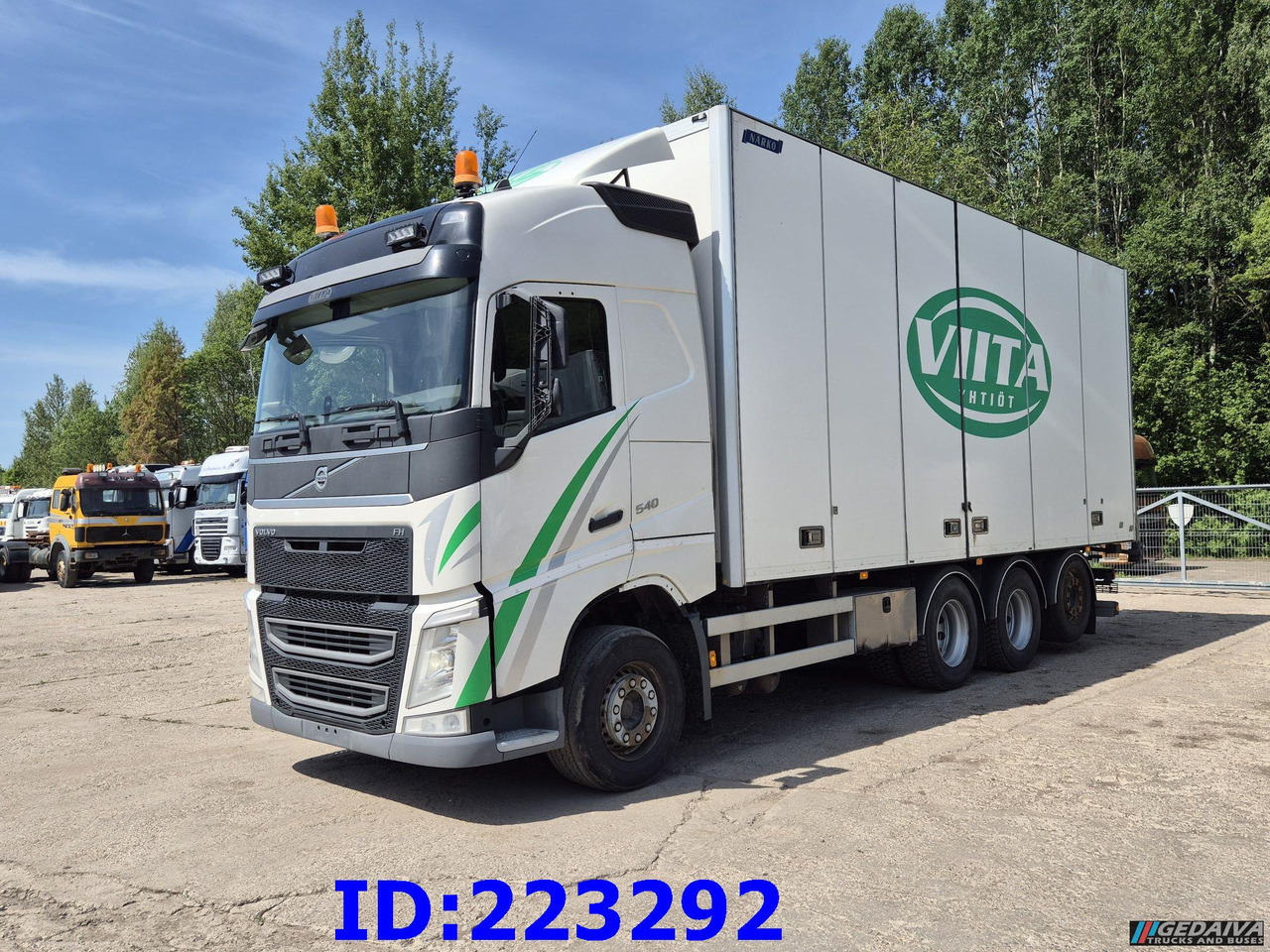 VOLVO FH13 540HP 8x4 Steering axle - شاحنة صندوق متساوي: صورة 1 VOLVO FH13 540HP 8x4 Steering axle - شاحنة صندوق متساوي: صورة 1