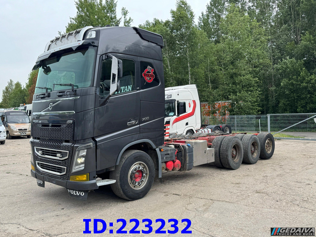 VOLVO FH16 700HP 8X4 Big Axles - شاحنة قطع الأشجار: صورة 1 VOLVO FH16 700HP 8X4 Big Axles - شاحنة قطع الأشجار: صورة 1
