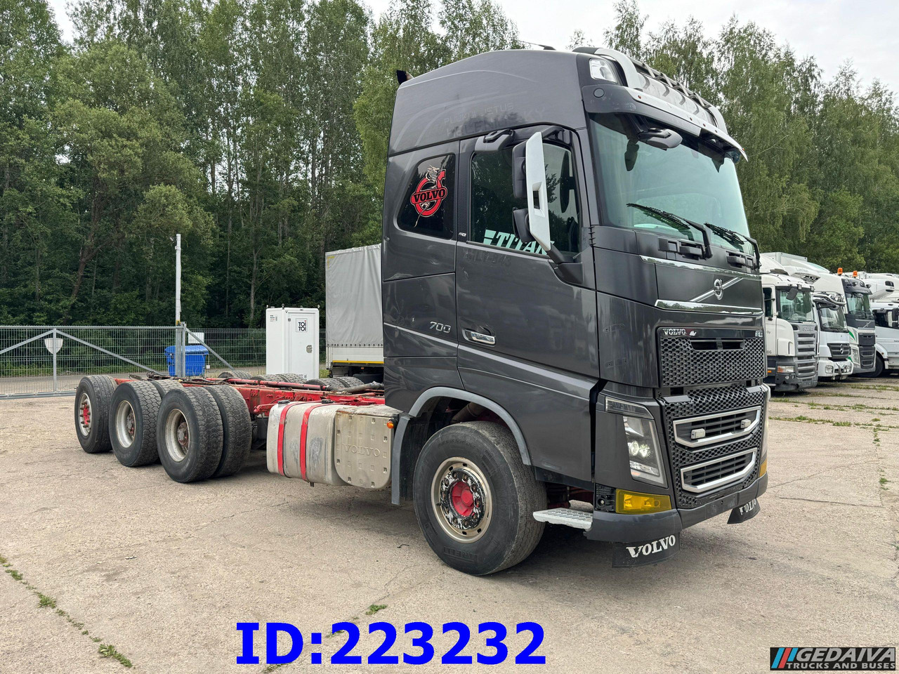 VOLVO FH16 700HP 8X4 Big Axles - شاحنة هيكل كابينة: صورة 4 VOLVO FH16 700HP 8X4 Big Axles - شاحنة هيكل كابينة: صورة 4