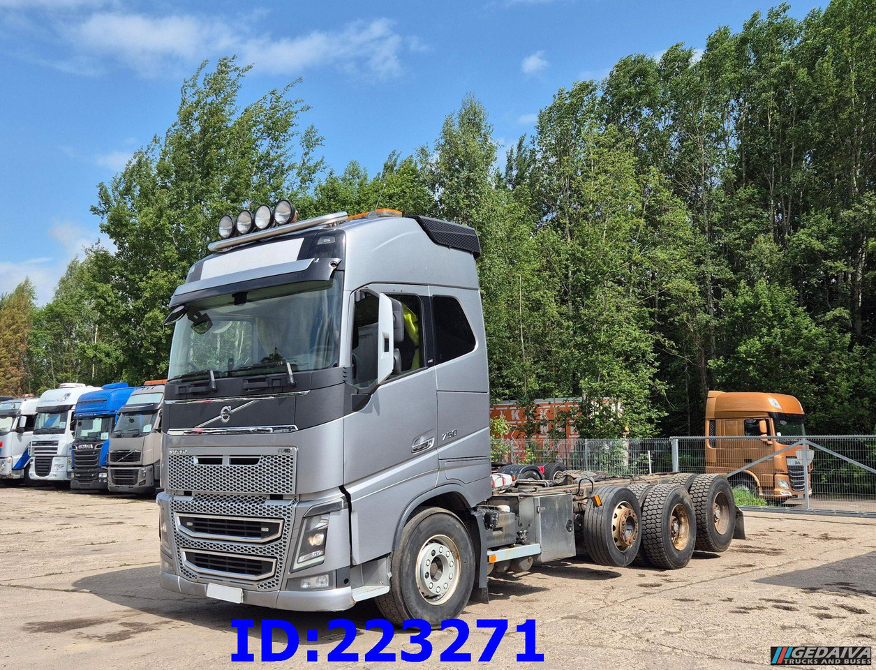 VOLVO FH16 750HP 8x4 (Steering axle / 2 axles lifting) - شاحنة قطع الأشجار: صورة 1 VOLVO FH16 750HP 8x4 (Steering axle / 2 axles lifting) - شاحنة قطع الأشجار: صورة 1
