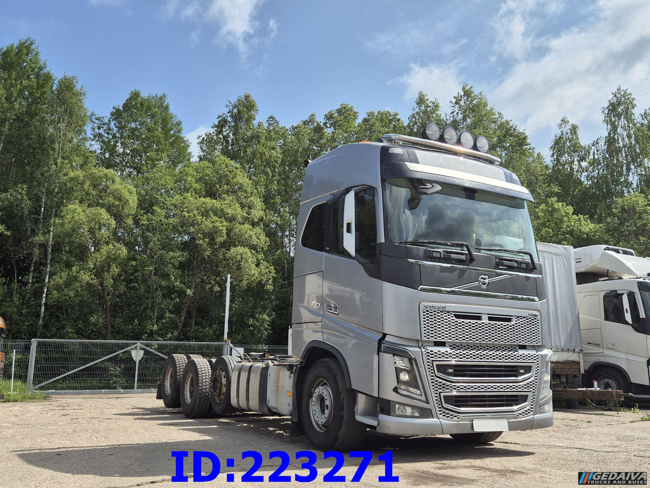 VOLVO FH16 750HP 8x4 (Steering axle / 2 axles lifting) - شاحنة قطع الأشجار: صورة 4 VOLVO FH16 750HP 8x4 (Steering axle / 2 axles lifting) - شاحنة قطع الأشجار: صورة 4