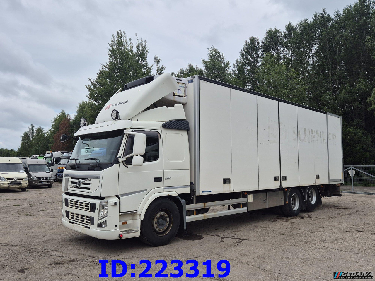 VOLVO FM13 380HP 6x2 Euro5 - Open side box - شاحنة الفريزر: صورة 1 VOLVO FM13 380HP 6x2 Euro5 - Open side box - شاحنة الفريزر: صورة 1