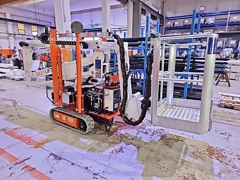 EasyLift R130 - شاحنة ذراع مفصلي: صورة 1 EasyLift R130 - شاحنة ذراع مفصلي: صورة 1