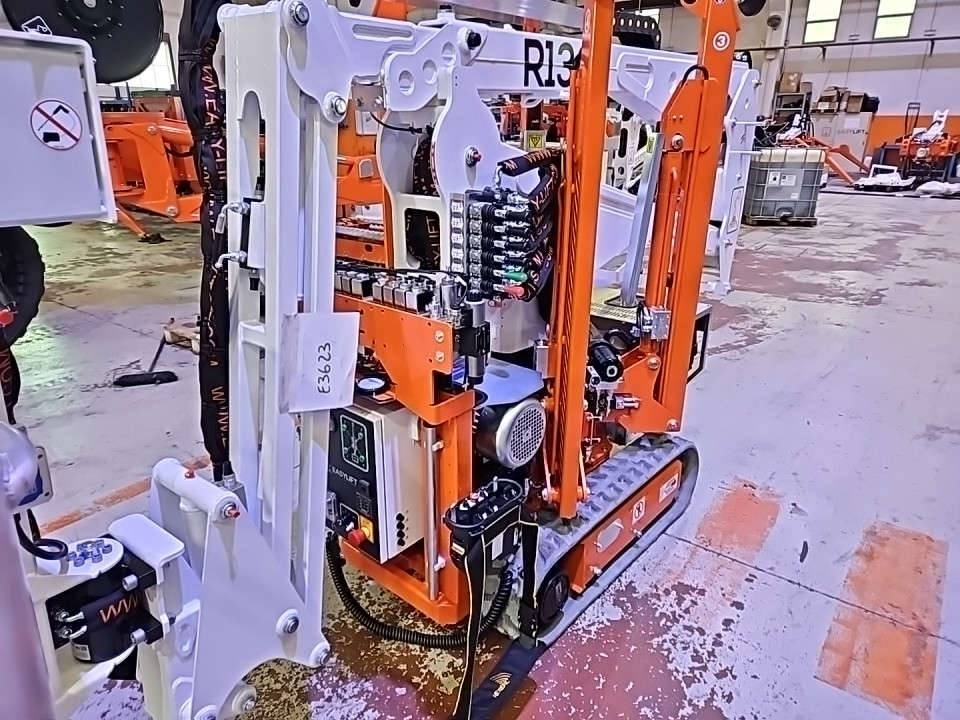 EasyLift R130 - شاحنة ذراع مفصلي: صورة 3 EasyLift R130 - شاحنة ذراع مفصلي: صورة 3