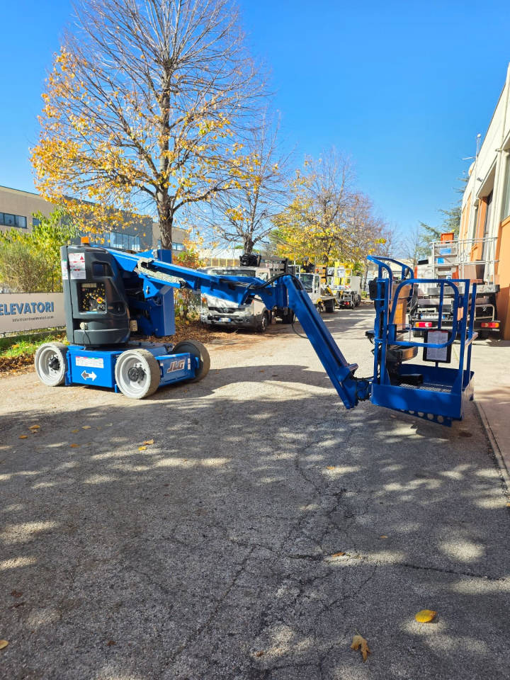 JLG E 300 AJP - شاحنة ذراع مفصلي: صورة 1 JLG E 300 AJP - شاحنة ذراع مفصلي: صورة 1