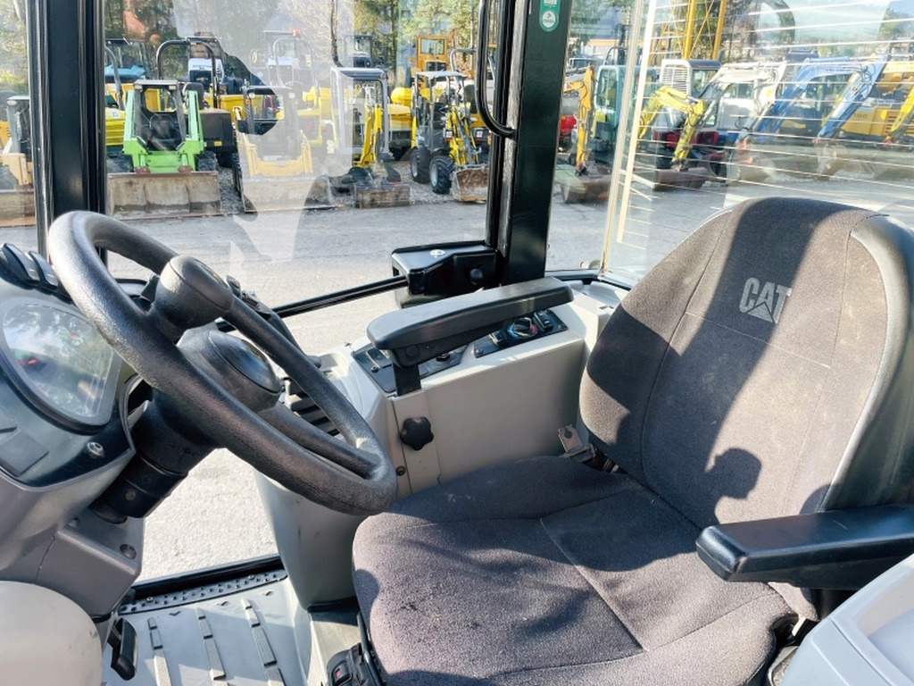 Caterpillar 908M (3893) - اللودر بعجل: صورة 5 Caterpillar 908M (3893) - اللودر بعجل: صورة 5