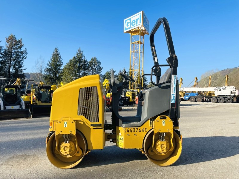 Caterpillar CB14B (3399) - مدحلة: صورة 1 Caterpillar CB14B (3399) - مدحلة: صورة 1