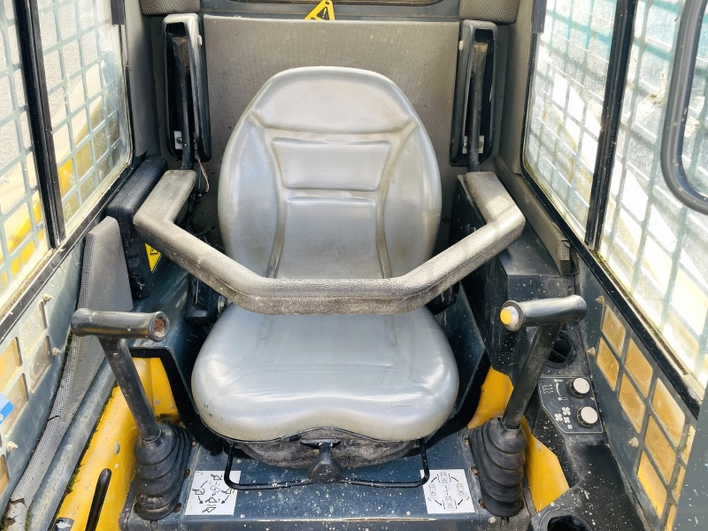 Gehl SL4240 (4090) - شيول صغير: صورة 5 Gehl SL4240 (4090) - شيول صغير: صورة 5