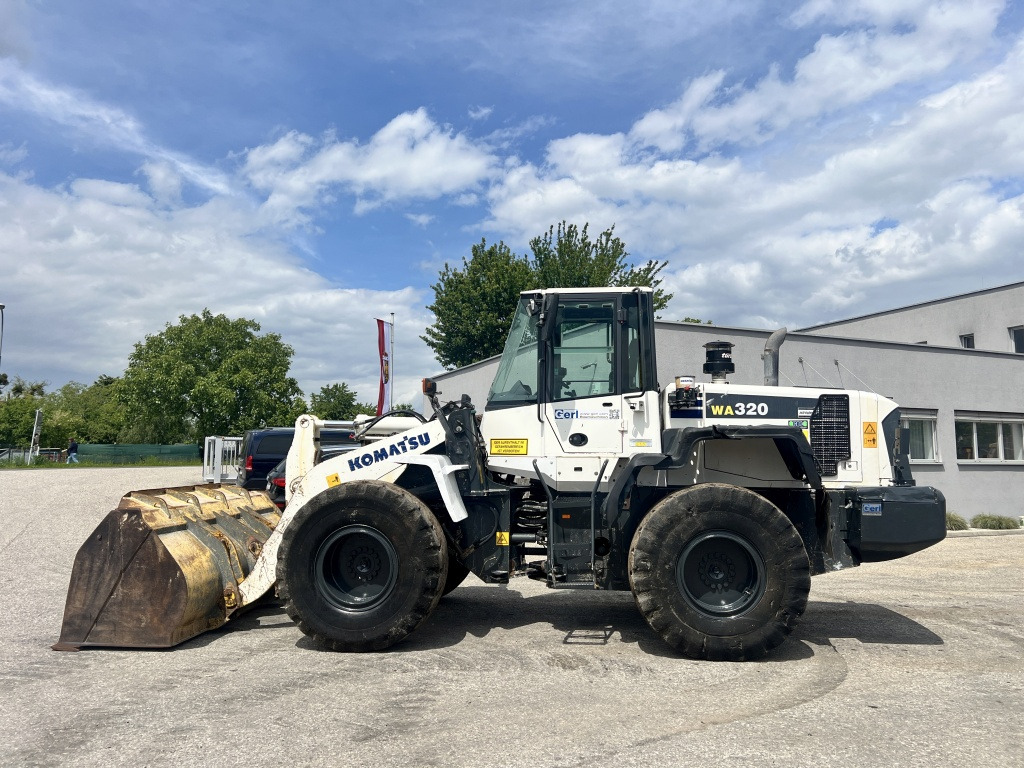 Komatsu WA 320-6 (111584) - اللودر بعجل: صورة 1 Komatsu WA 320-6 (111584) - اللودر بعجل: صورة 1