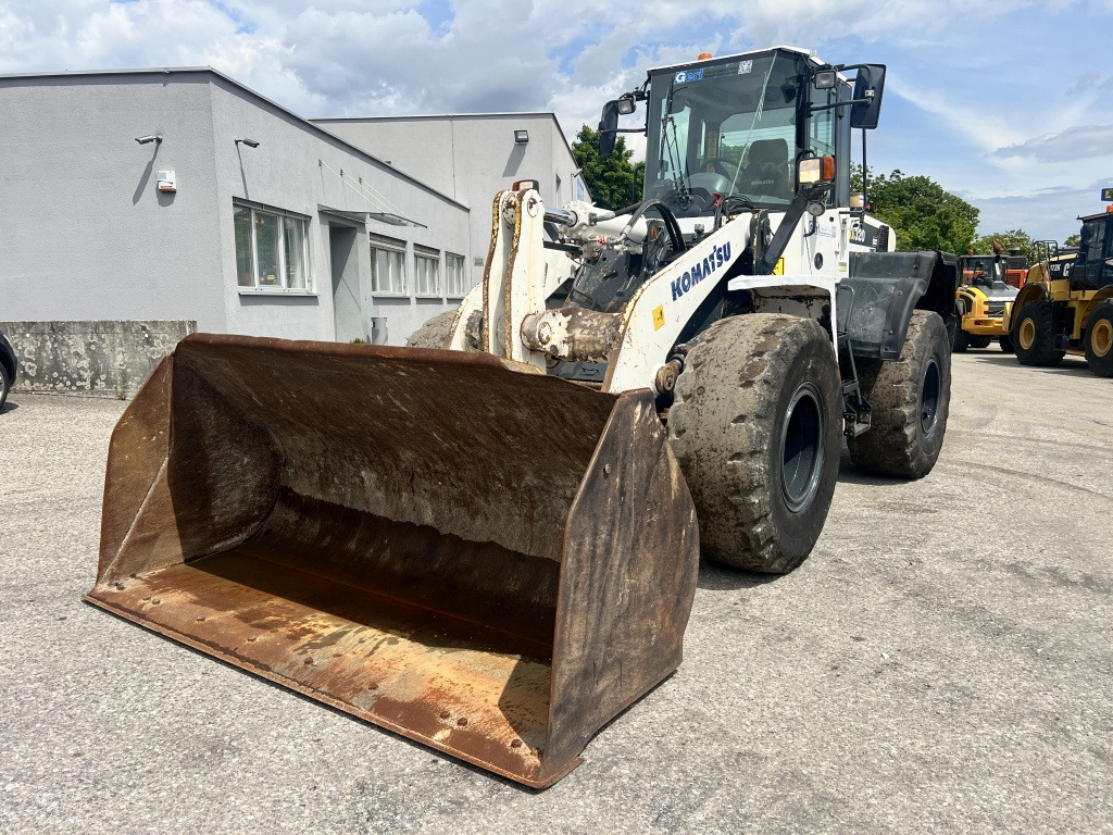 Komatsu WA 320-6 (111584) - اللودر بعجل: صورة 2 Komatsu WA 320-6 (111584) - اللودر بعجل: صورة 2