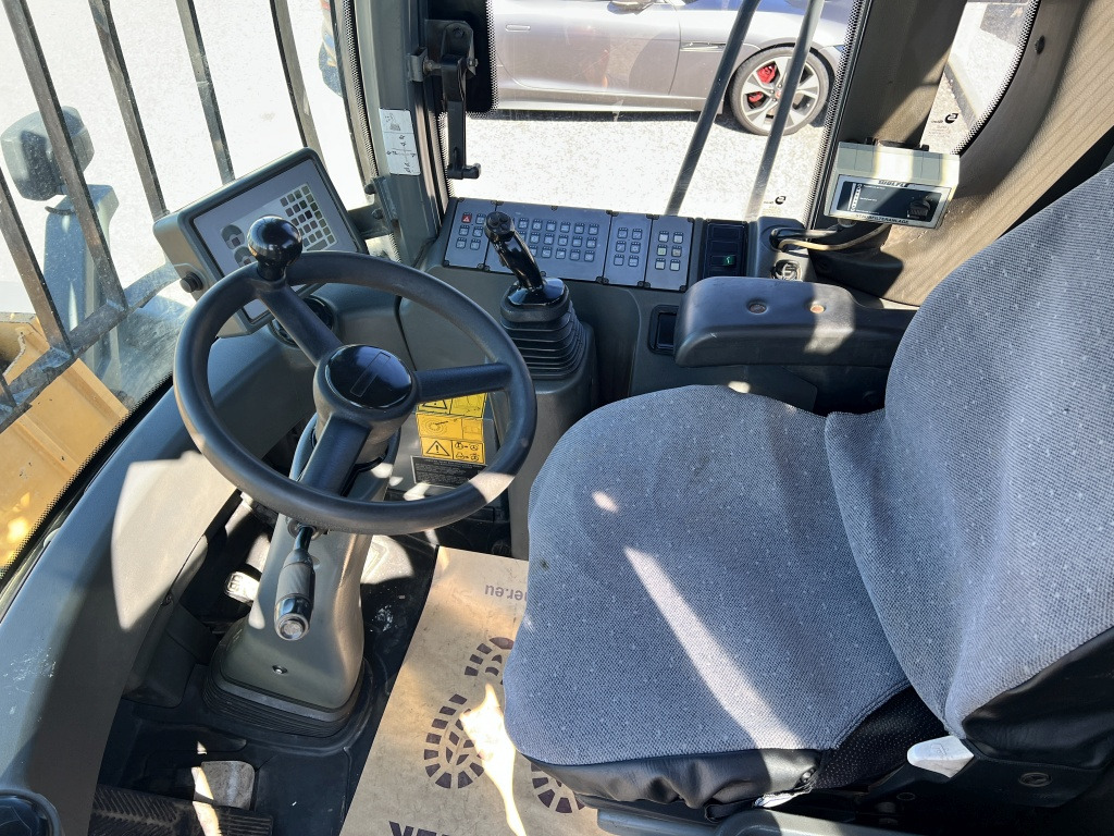 اللودر بعجل Liebherr L 556 (111583): صورة 10