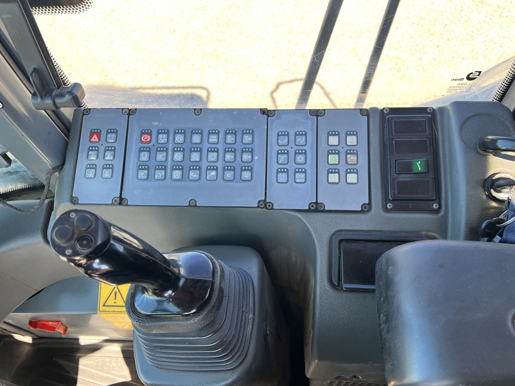 اللودر بعجل Liebherr L 556 (111583): صورة 11