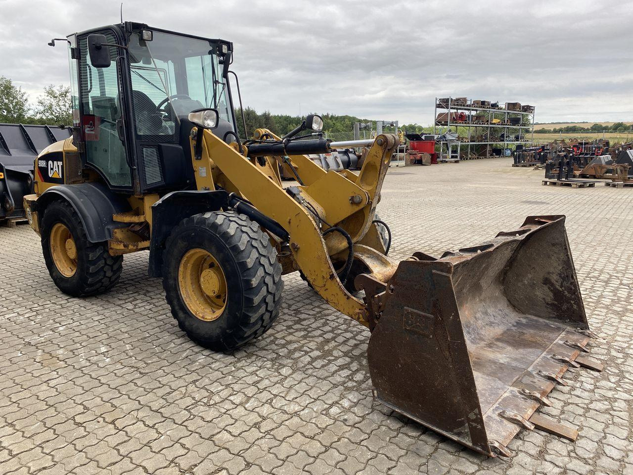 Caterpillar 908 H2 - لودر مفصلي صغير: صورة 5 Caterpillar 908 H2 - لودر مفصلي صغير: صورة 5