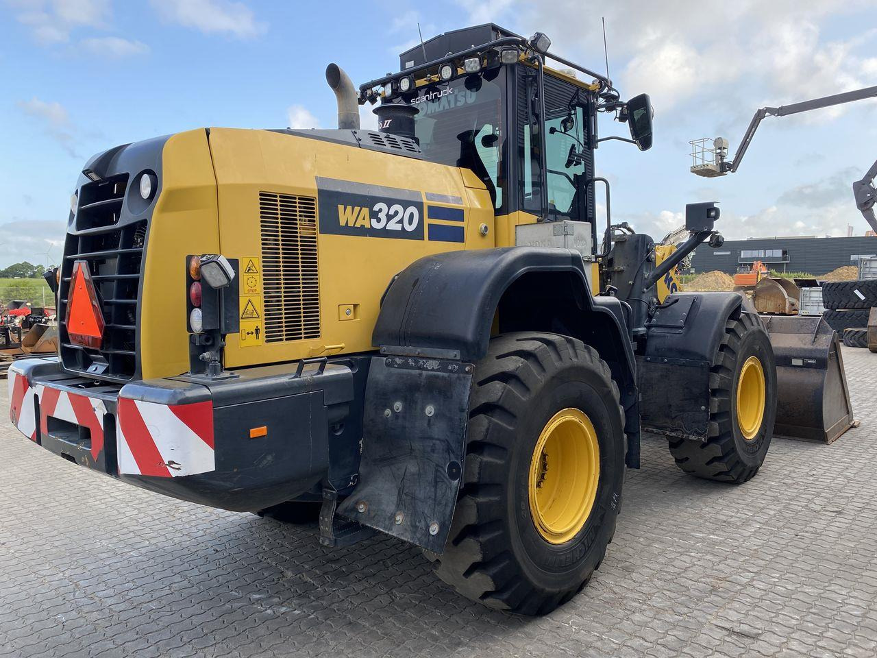Komatsu WA320-8 - اللودر بعجل: صورة 4 Komatsu WA320-8 - اللودر بعجل: صورة 4