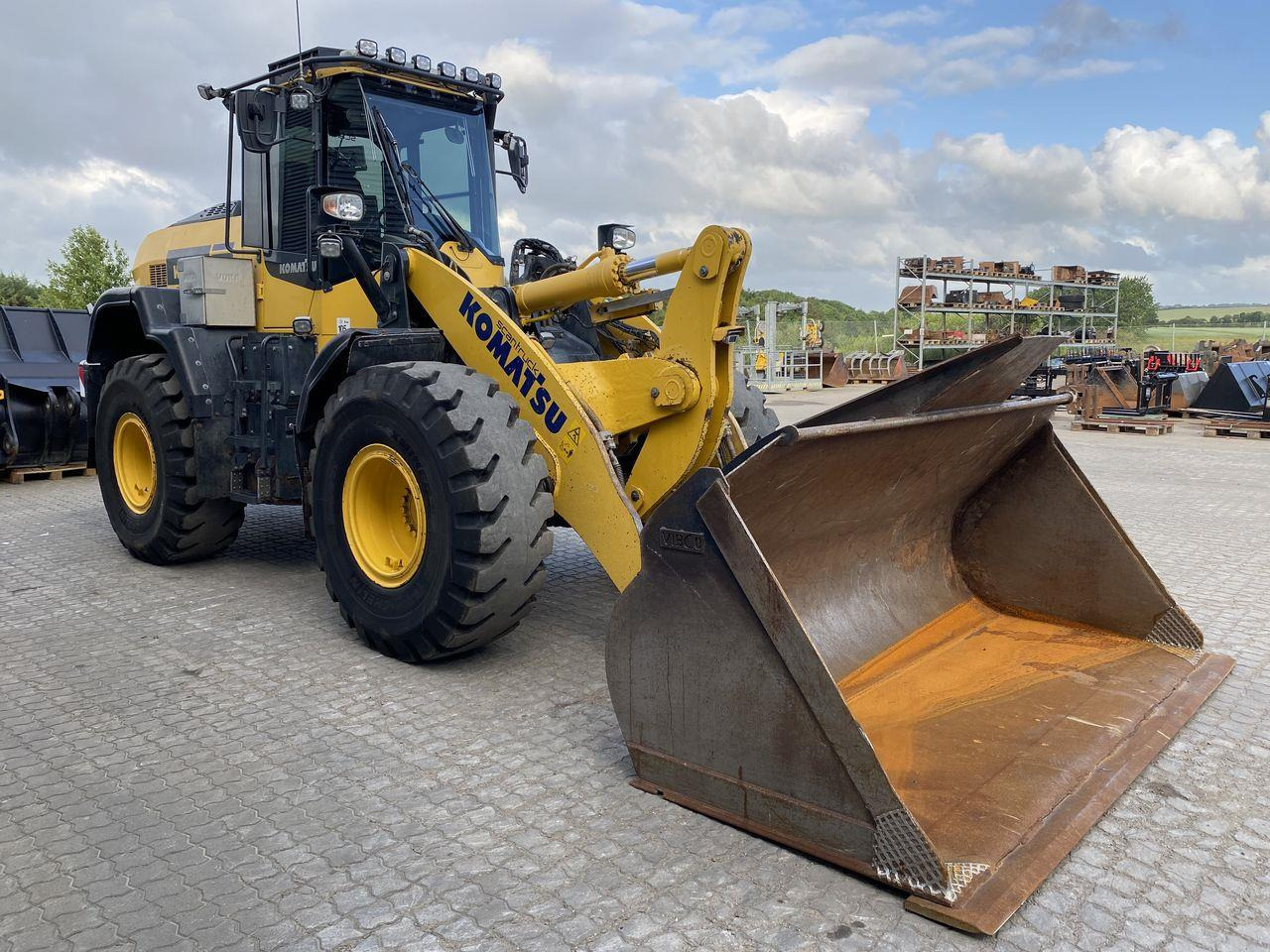 Komatsu WA320-8 - اللودر بعجل: صورة 5 Komatsu WA320-8 - اللودر بعجل: صورة 5