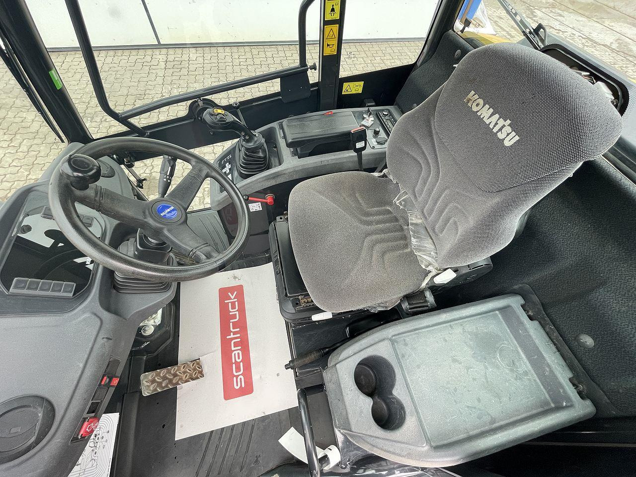 Komatsu WA70M-8EO - لودر مفصلي صغير: صورة 3 Komatsu WA70M-8EO - لودر مفصلي صغير: صورة 3