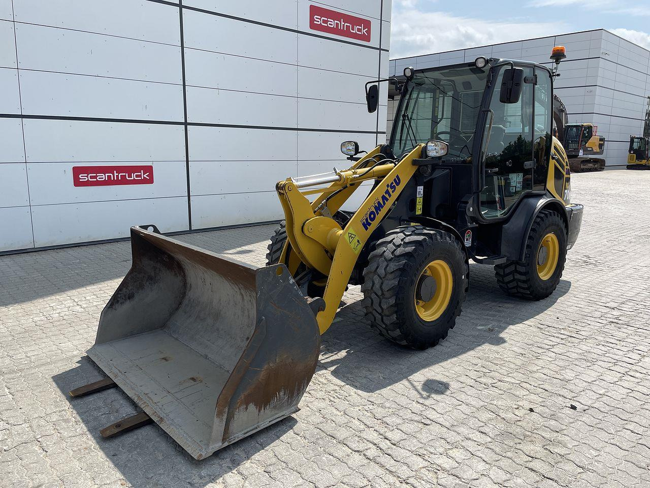 Komatsu WA70M-8EO - لودر مفصلي صغير: صورة 1 Komatsu WA70M-8EO - لودر مفصلي صغير: صورة 1