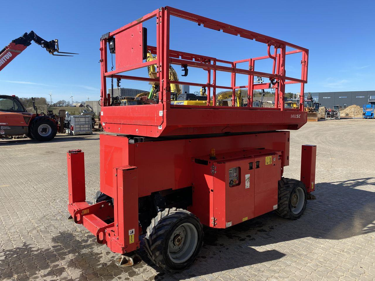 Manitou 140SC - رافعة هيدروليكية مقصية: صورة 4 Manitou 140SC - رافعة هيدروليكية مقصية: صورة 4