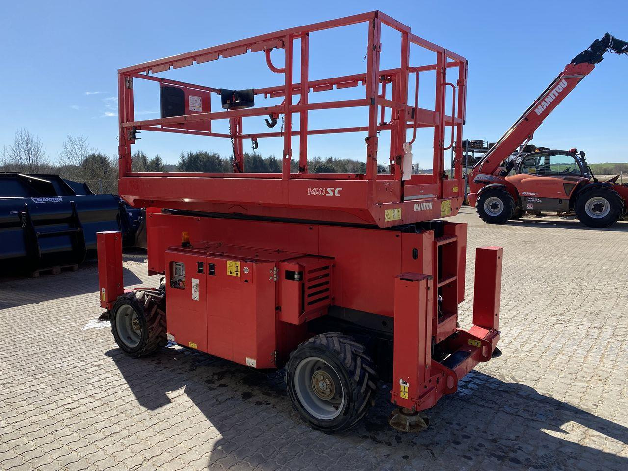 Manitou 140SC - رافعة هيدروليكية مقصية: صورة 5 Manitou 140SC - رافعة هيدروليكية مقصية: صورة 5