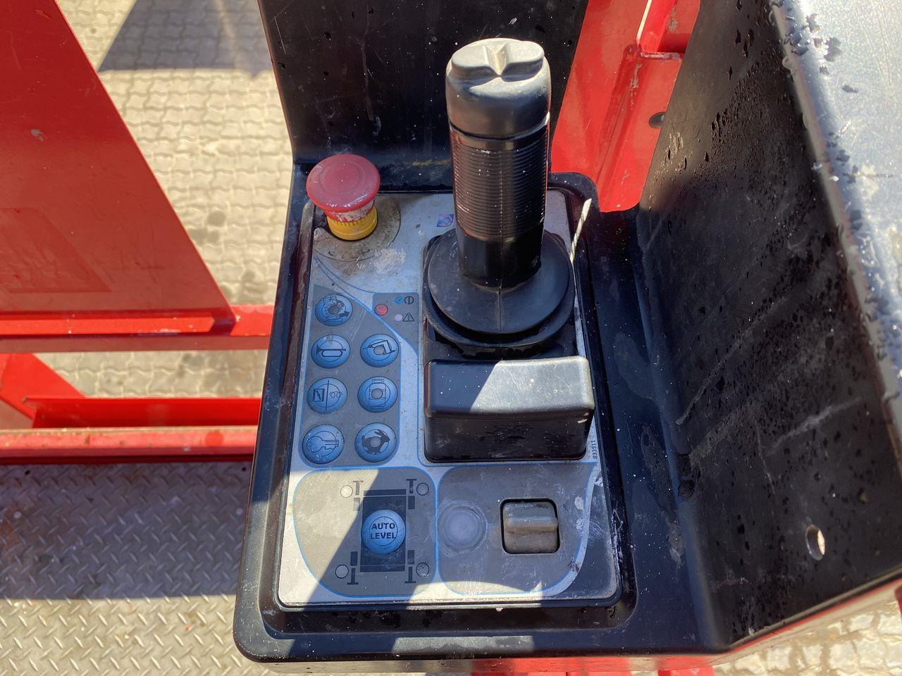 Manitou 140SC - رافعة هيدروليكية مقصية: صورة 3 Manitou 140SC - رافعة هيدروليكية مقصية: صورة 3