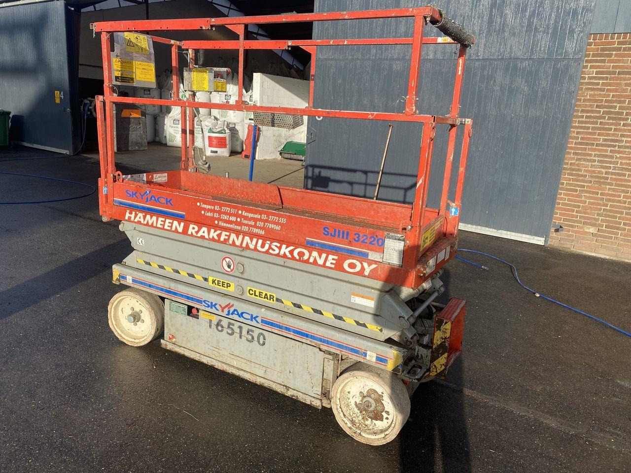 Skyjack SJ3220 - رافعة هيدروليكية مقصية: صورة 1 Skyjack SJ3220 - رافعة هيدروليكية مقصية: صورة 1