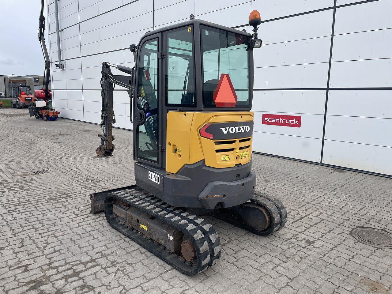 Volvo ECR25D - حفارة مُصَّغرة: صورة 2 Volvo ECR25D - حفارة مُصَّغرة: صورة 2