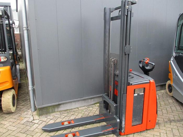 Linde L14 - آلة التكديس: صورة 1 Linde L14 - آلة التكديس: صورة 1