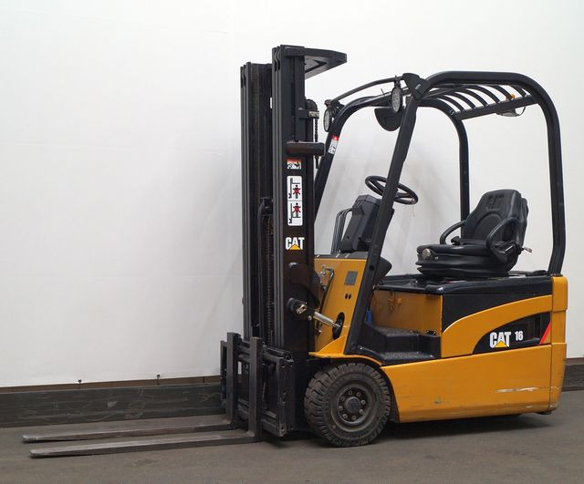 Caterpillar EP16NT - رافعة شوكية كهربائية: صورة 1 Caterpillar EP16NT - رافعة شوكية كهربائية: صورة 1
