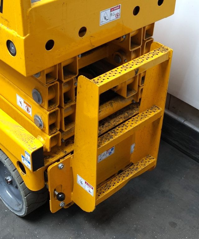 Haulotte Compact 10N - رافعة هيدروليكية مقصية: صورة 4 Haulotte Compact 10N - رافعة هيدروليكية مقصية: صورة 4