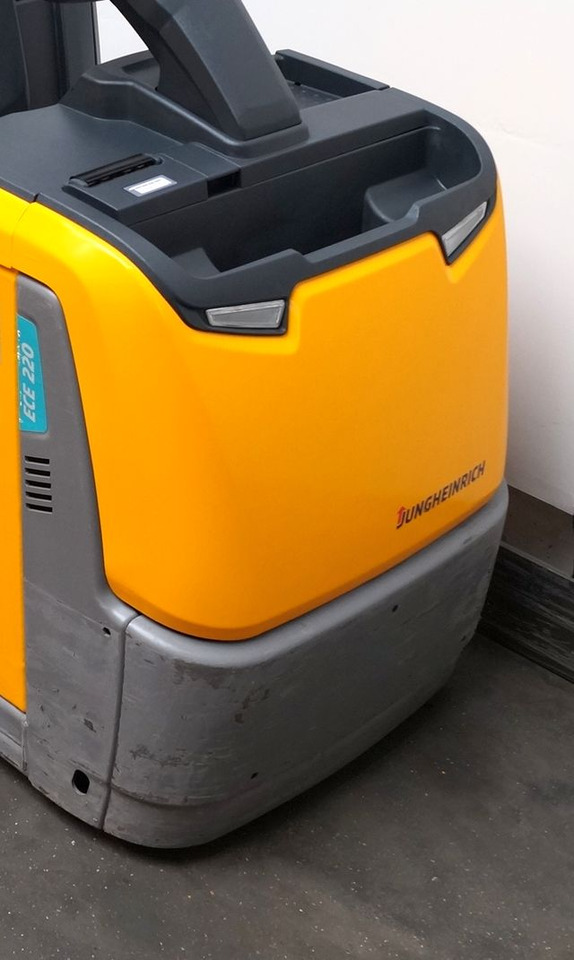 Jungheinrich ECE220 - آلة إعداد الطلب: صورة 4 Jungheinrich ECE220 - آلة إعداد الطلب: صورة 4