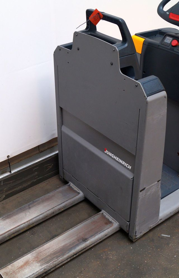 Jungheinrich ECE220 - آلة إعداد الطلب: صورة 3 Jungheinrich ECE220 - آلة إعداد الطلب: صورة 3
