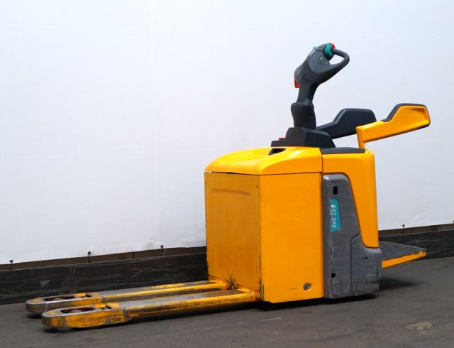 Jungheinrich ERE125 - شاحنة باليت: صورة 1 Jungheinrich ERE125 - شاحنة باليت: صورة 1