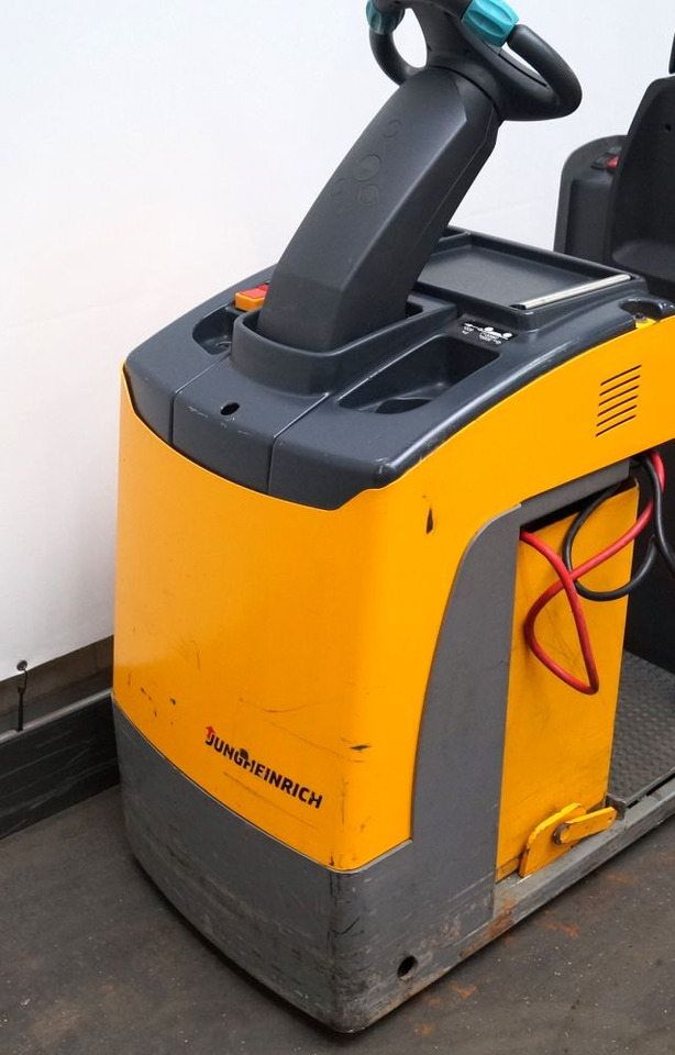 Jungheinrich EZS130 - جرار السحب الكهربائي: صورة 3 Jungheinrich EZS130 - جرار السحب الكهربائي: صورة 3